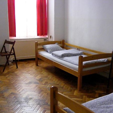 11Th Hour Cinema Hostel 布达佩斯 外观 照片