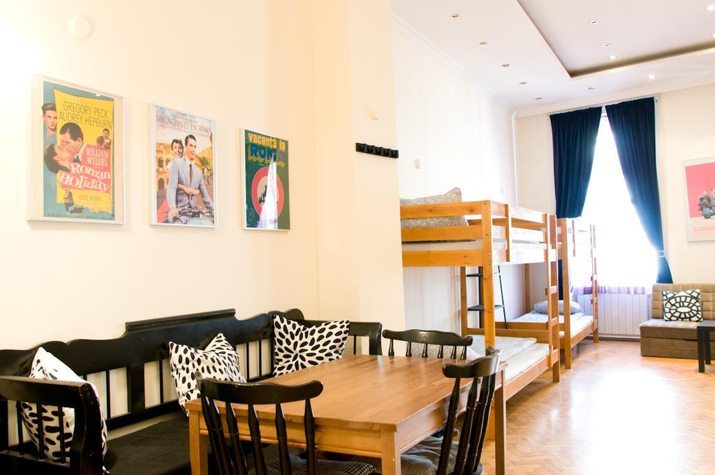 11Th Hour Cinema Hostel 布达佩斯 客房 照片