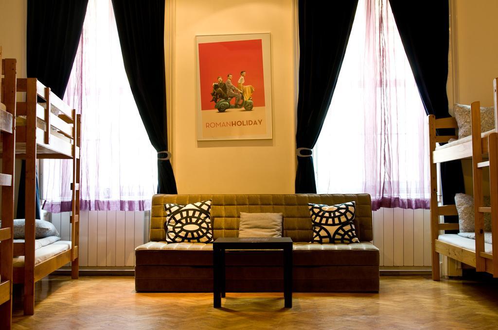 11Th Hour Cinema Hostel 布达佩斯 外观 照片